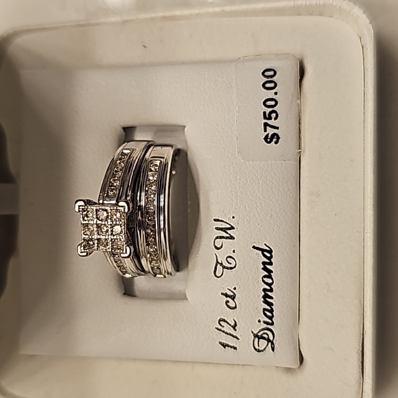 1/2 carat diamond wedding ring with band - Picture 2 of 2